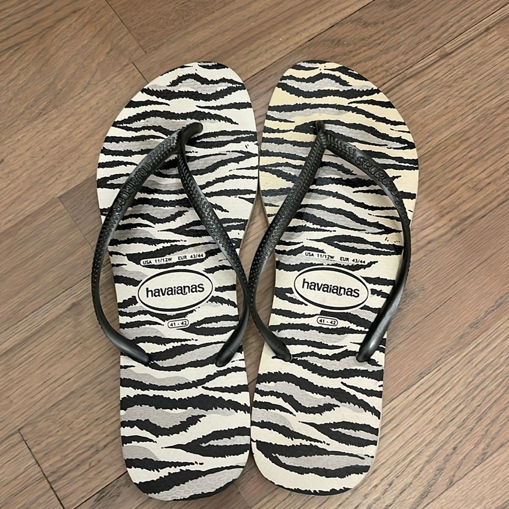 Womens 11/12 Havaianas flip flops